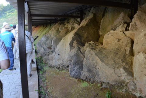 約40万年前の噴火でできた地層を観察できる「イラオ火山灰層観察施設」