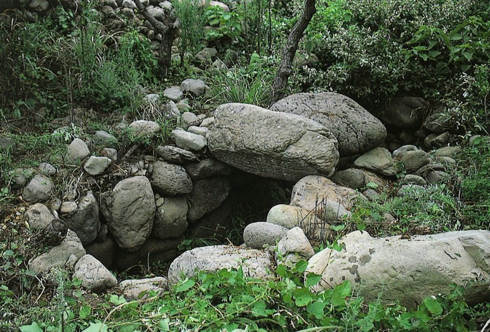 ジーコンボ古墳群の写真